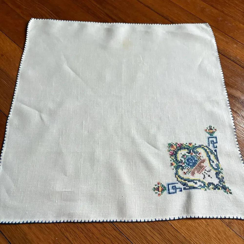 Vintage Embroidered Linen Napkins Set of 4 Floral Design 16 x 17